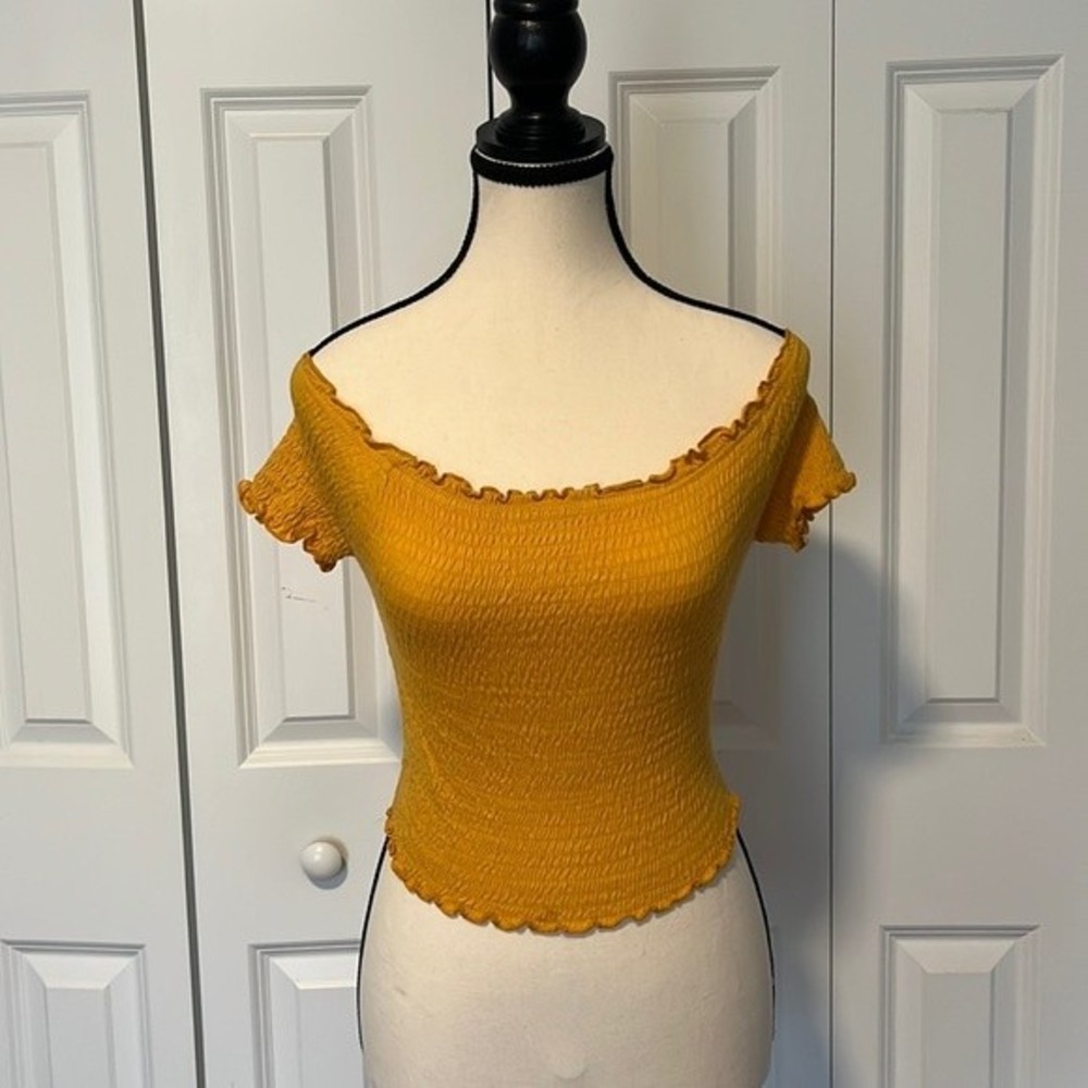 Yellow cropped off the shoulder top size XS very flattering